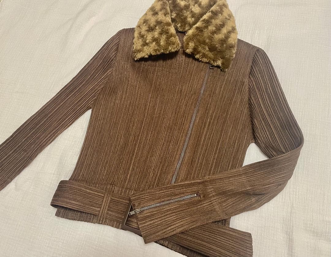 PLEATS PLEASE ファー付ライダースジャケット 【中古美品】