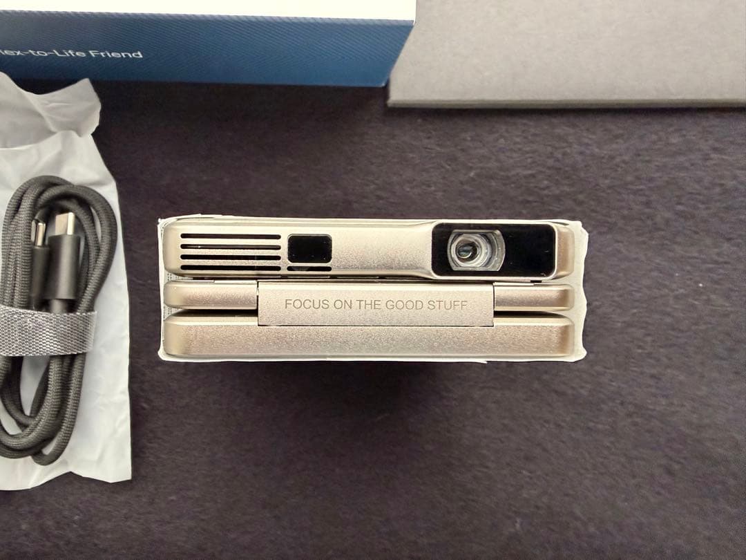 AURZEN ZIP Tri-Fold プロジェクター本体