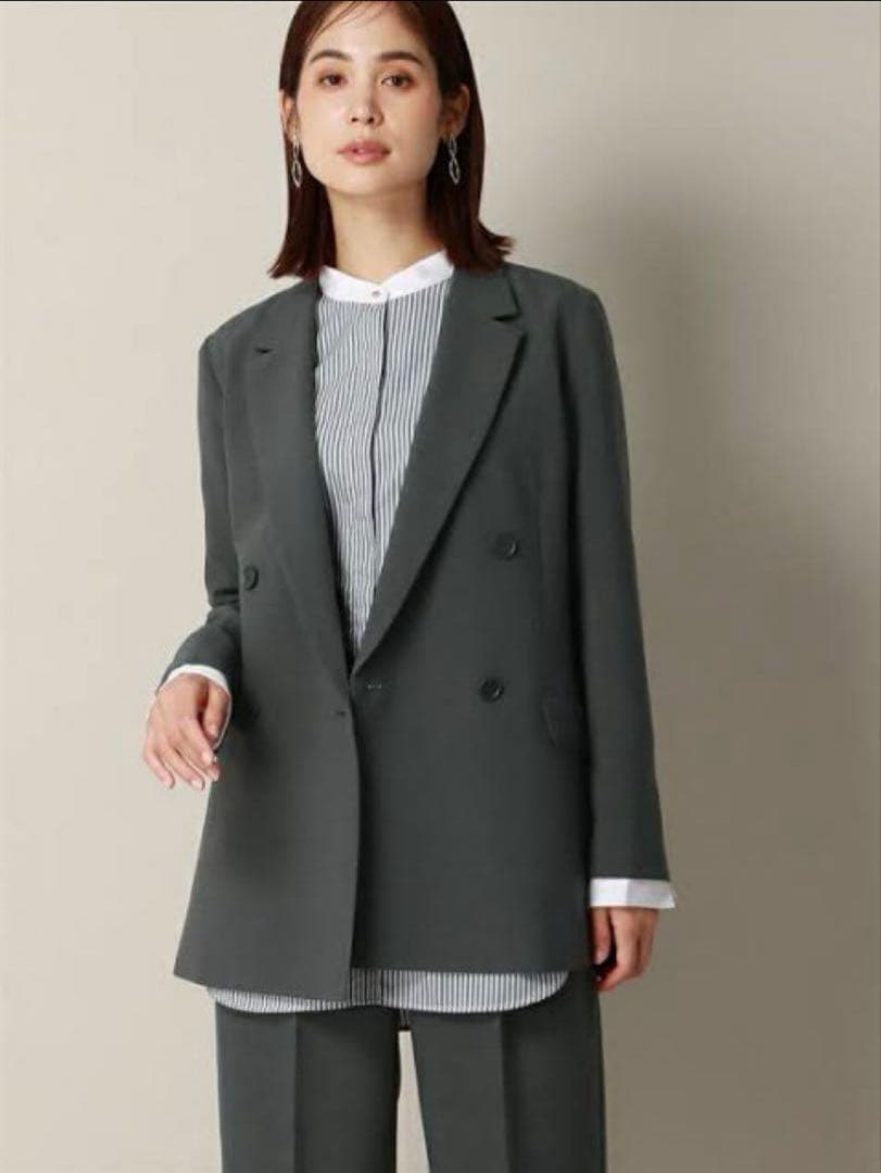 スーツスクエア　ダブルブレストジャケットとパンツセットアップ グレー