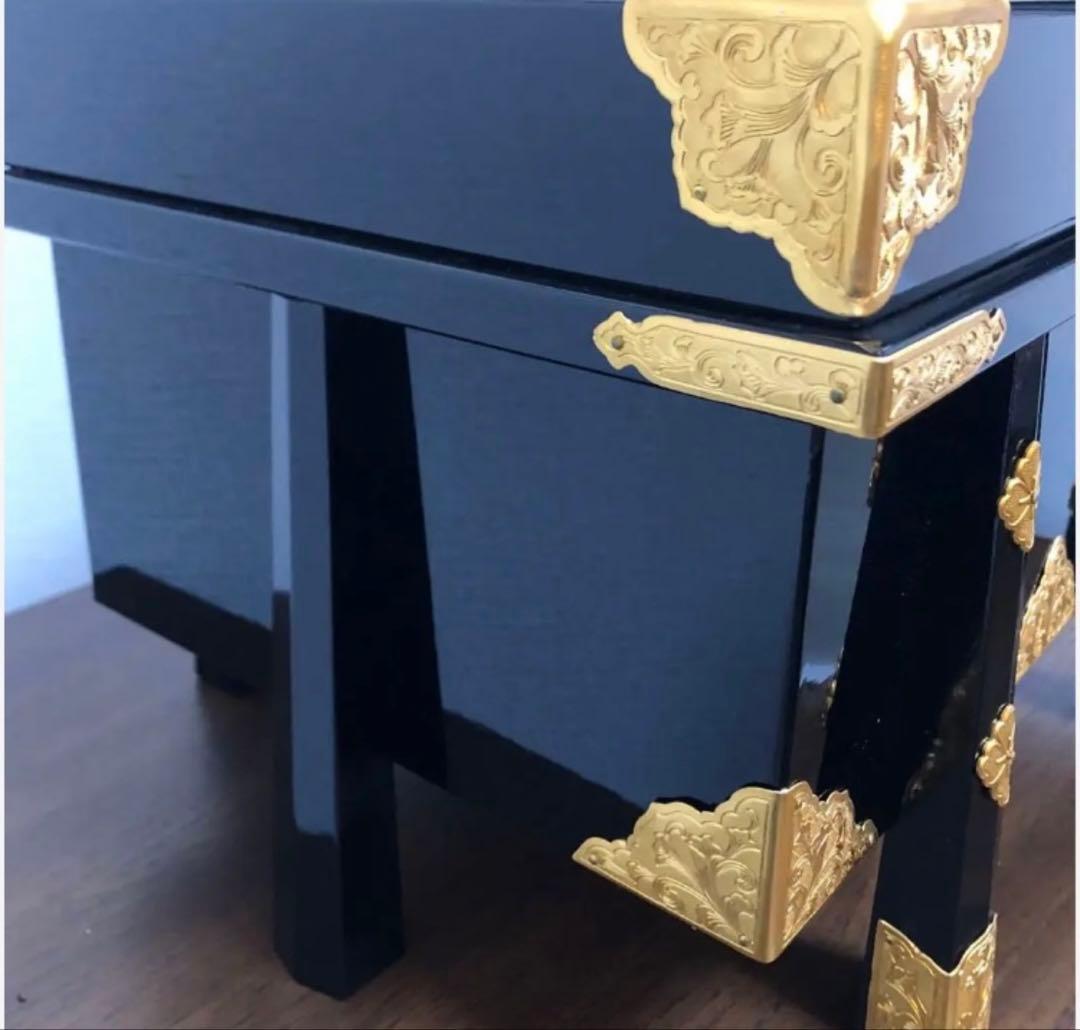 五月人形　兜飾り　雅泉作　 陣15号　　緋威　 正絹糸威　木彫箔押竜頭