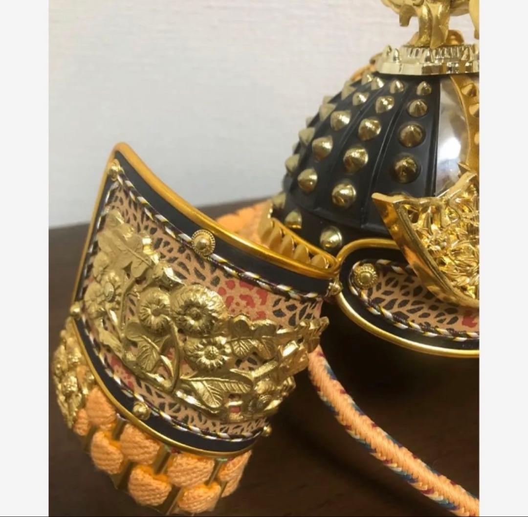 五月人形　兜飾り　雅泉作　 陣15号　　緋威　 正絹糸威　木彫箔押竜頭