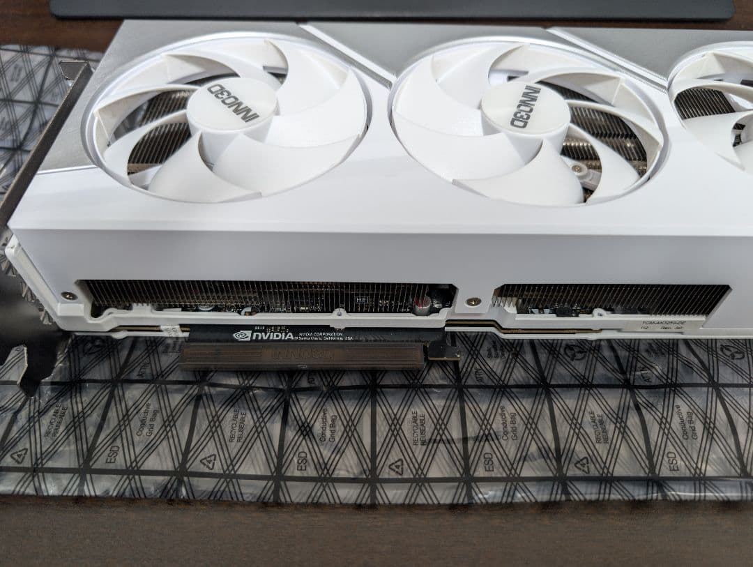 グラフィックボード・グラボ・ビデオカード INNO3D GeForce RTX 4090 X3OC White
