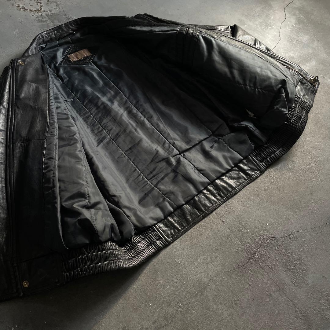 type A-2“volunt“牛革“黒“短丈“bomber jacket