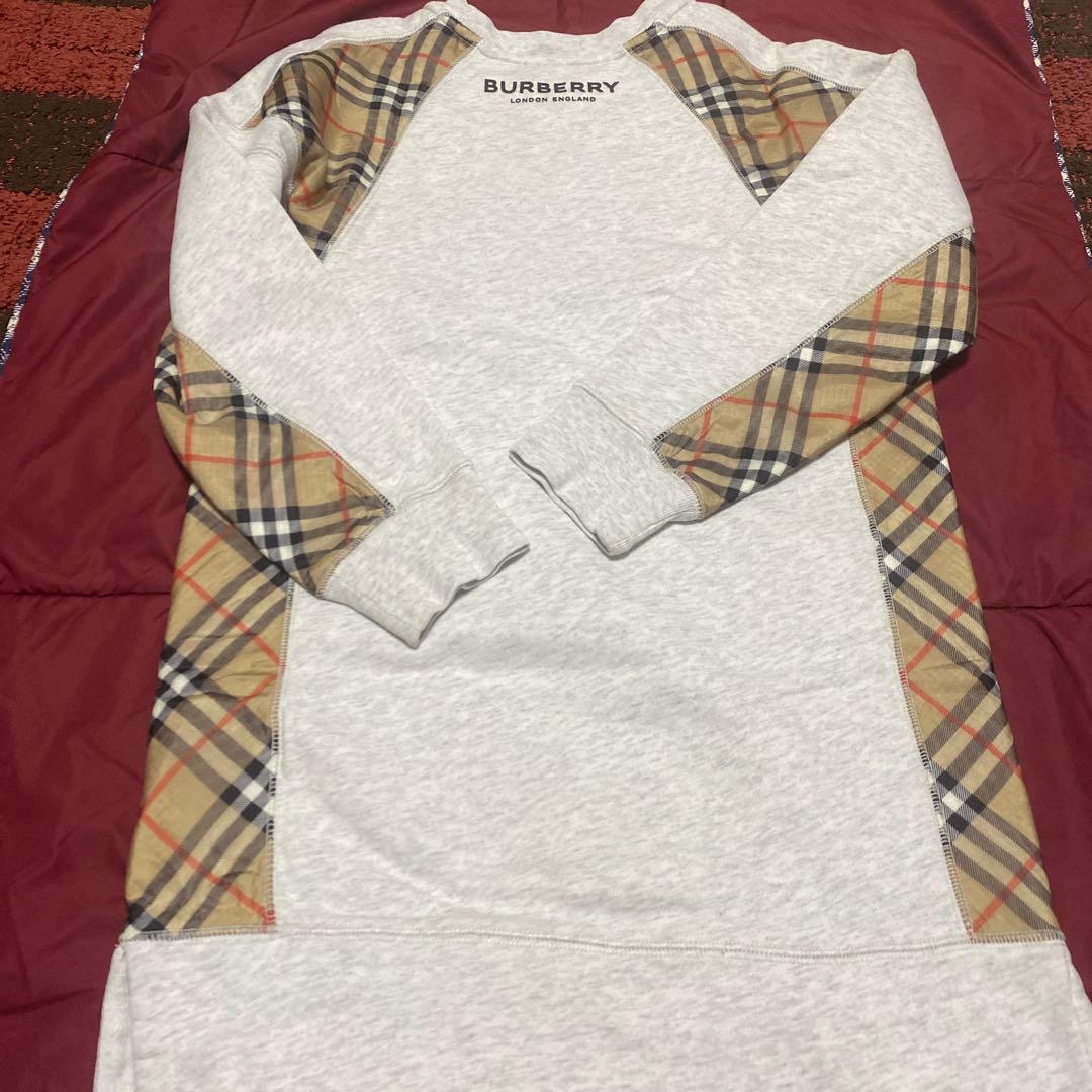 BURBERRYチルドレンチェック柄袖のグレー トレーナー美品