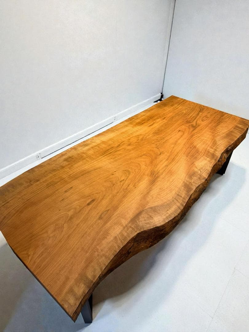 桜 一枚板1400mm｜柔らかな木肌と自然な曲線が美しい無垢天板