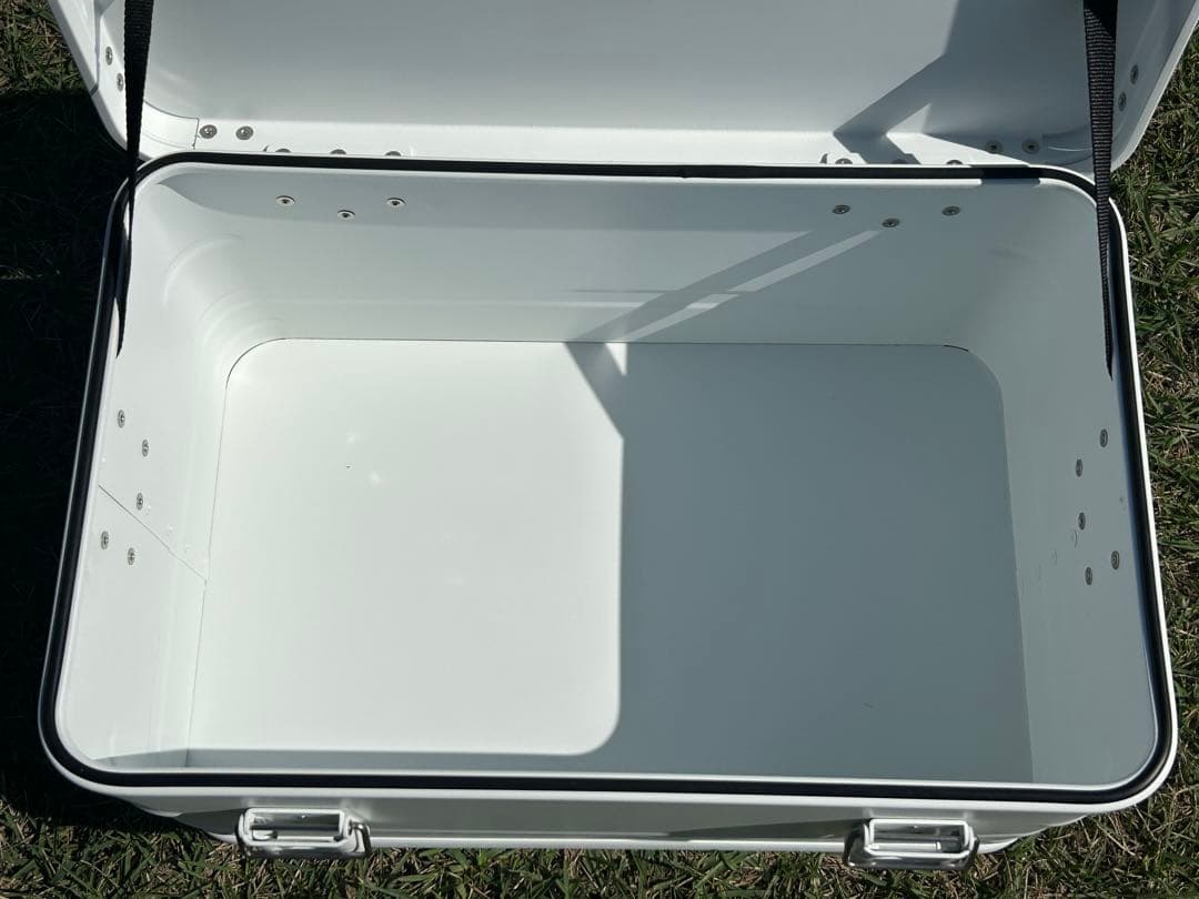 マットホワイト　スタッキング コンテナボックス 50l アウトドア　限定一点