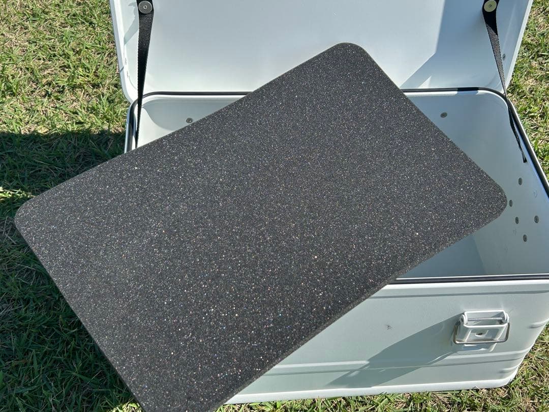 マットホワイト　スタッキング コンテナボックス 50l アウトドア　限定一点