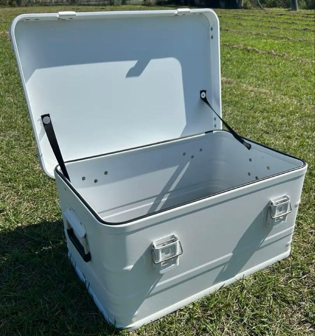 マットホワイト　スタッキング コンテナボックス 50l アウトドア　限定一点