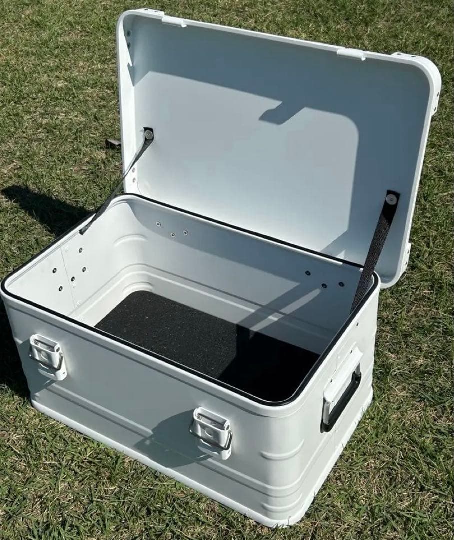 マットホワイト　スタッキング コンテナボックス 50l アウトドア　限定一点