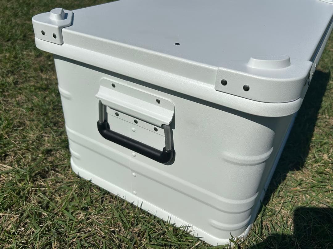 マットホワイト　スタッキング コンテナボックス 50l アウトドア　限定一点