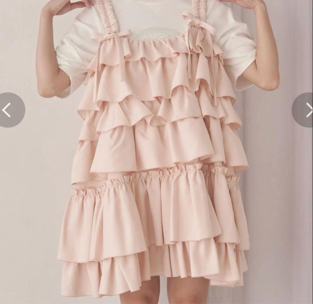 フリル付きピンクワンピース
