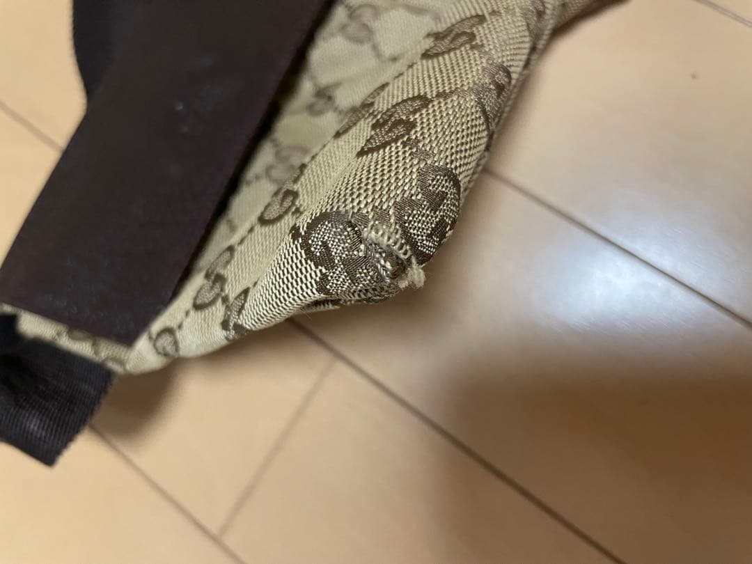 GUCCI GGキャンバス ボディーバッグ