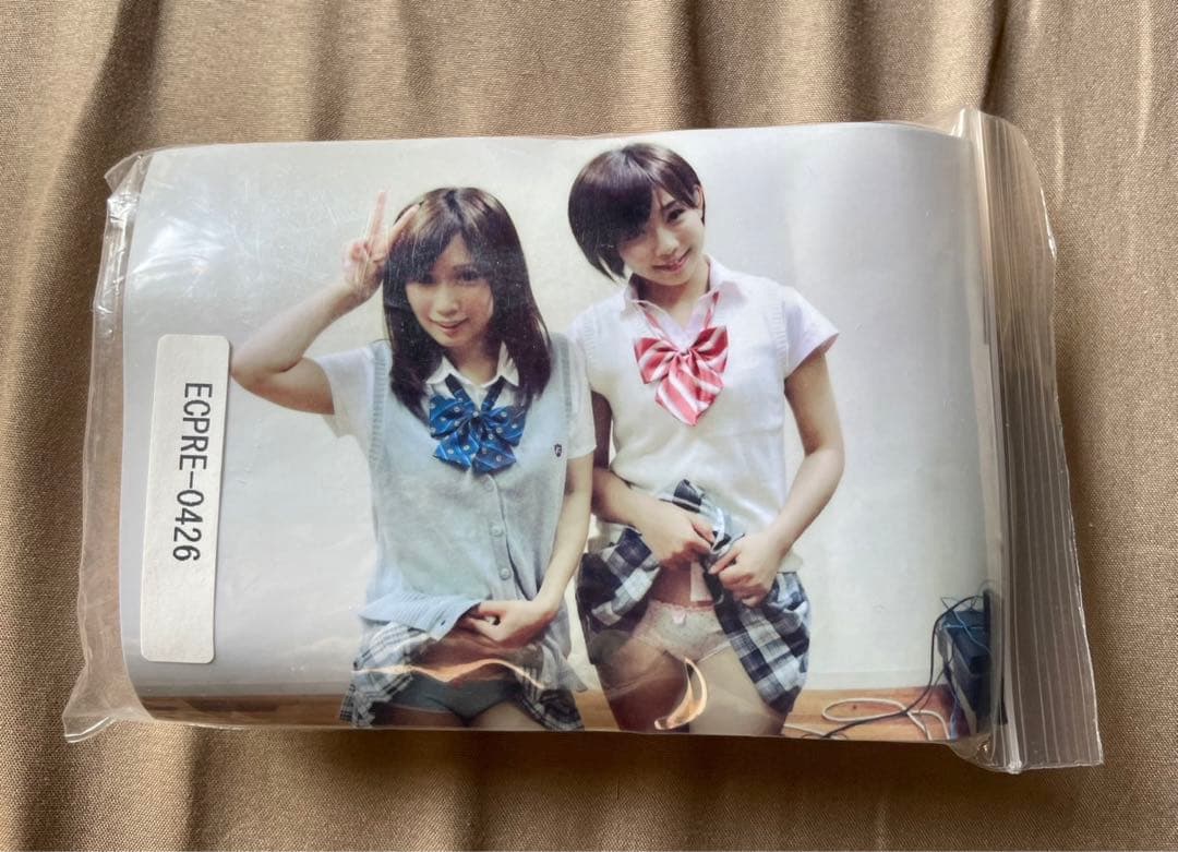 ⭕️2012年⭕️ 紗倉まな & 小島みなみ 生写真+衣類 ［紗倉真菜］