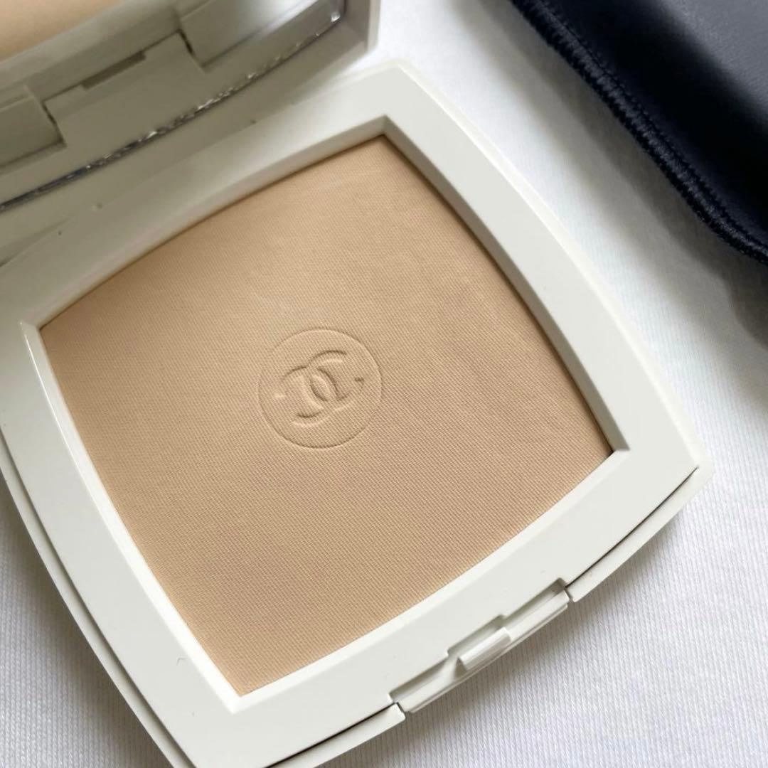 シャネル ルブランコンパクトラディアンス 20ベージュ