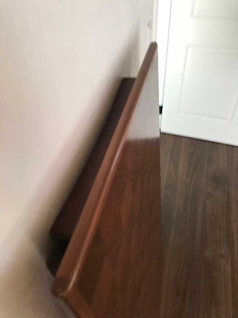 送料込み価格 Lotus 木製ダイニングテーブル 4本脚　矢張り柄