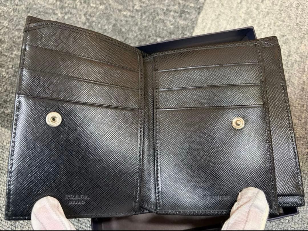 未使用品　PRADA 2つ折り財布　ナイロン　三角プレート