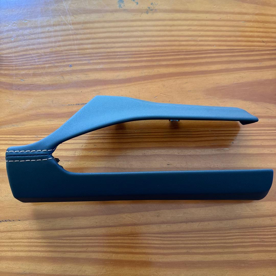 【新車外し】　レボォーグレイバック　純正インバネパネル　カッパーステッチ