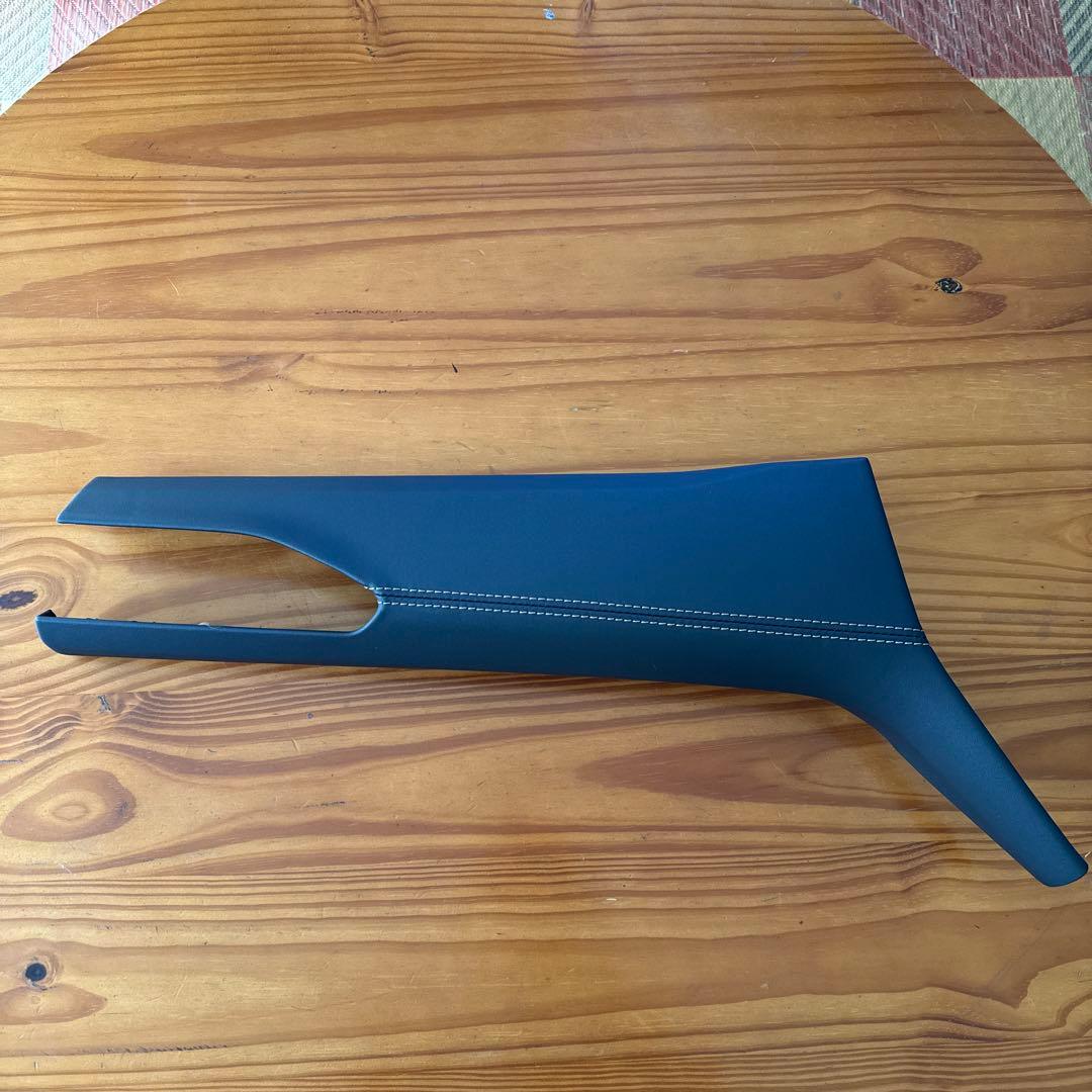 【新車外し】　レボォーグレイバック　純正インバネパネル　カッパーステッチ