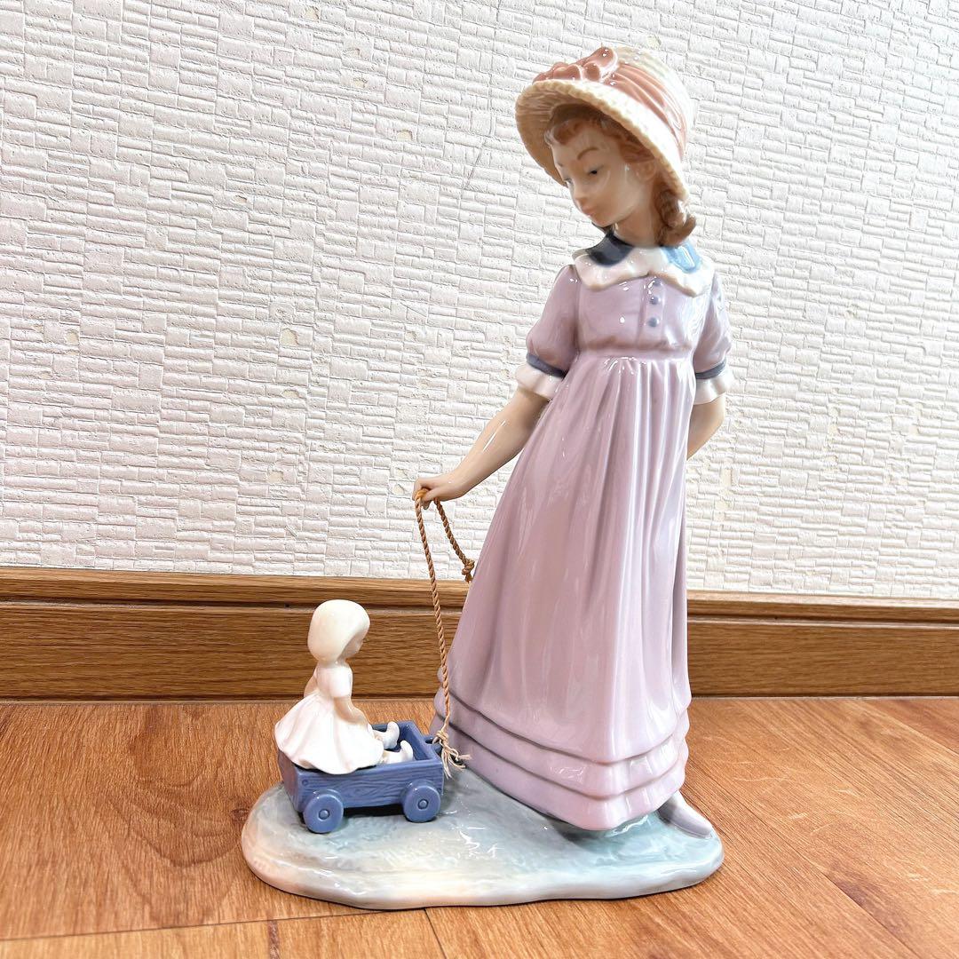 ワゴンを持つ少女　リヤドロ　スペイン　ポーセリン　光沢仕上げ　絶版