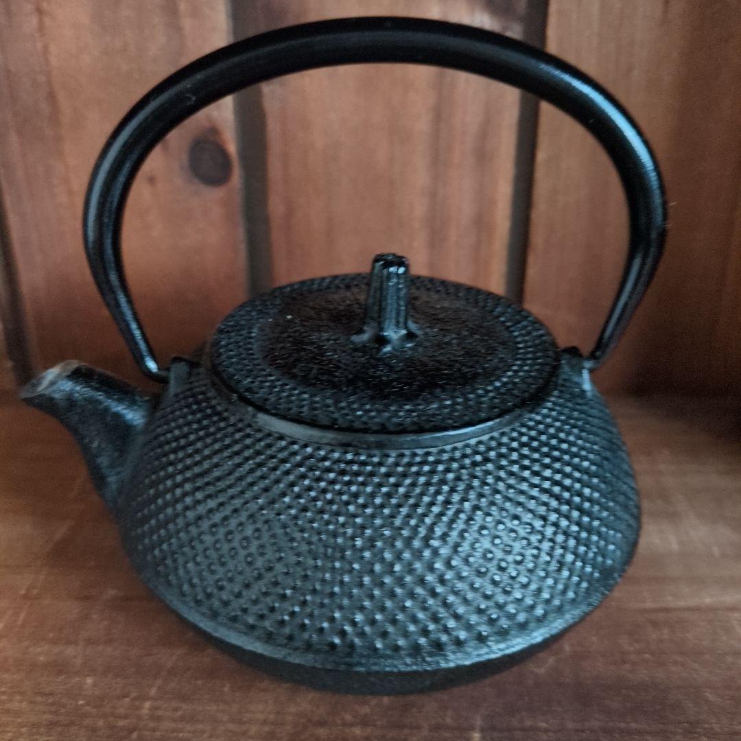 昭和レトロ　黒い鉄瓶 凹凸模様