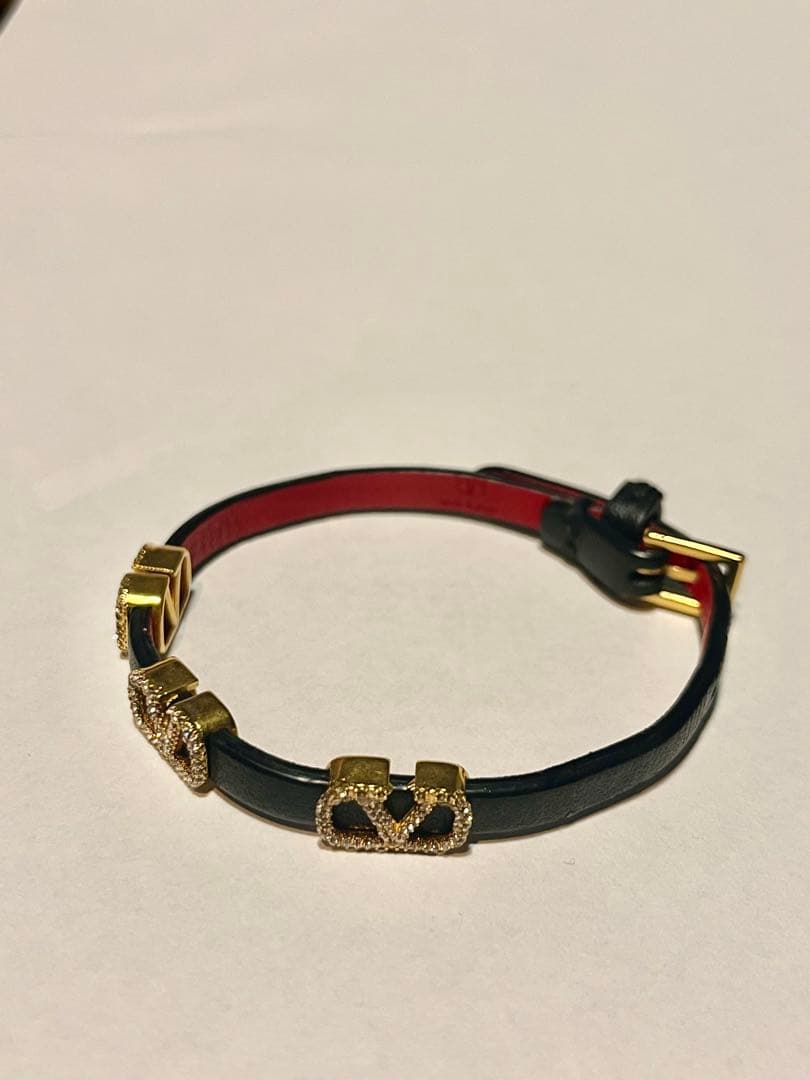 ダブルVモチーフ ブラックレザーブレスレット