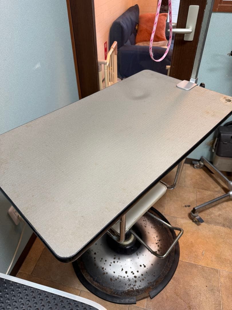 油圧式トリミングテーブル・アーム付き