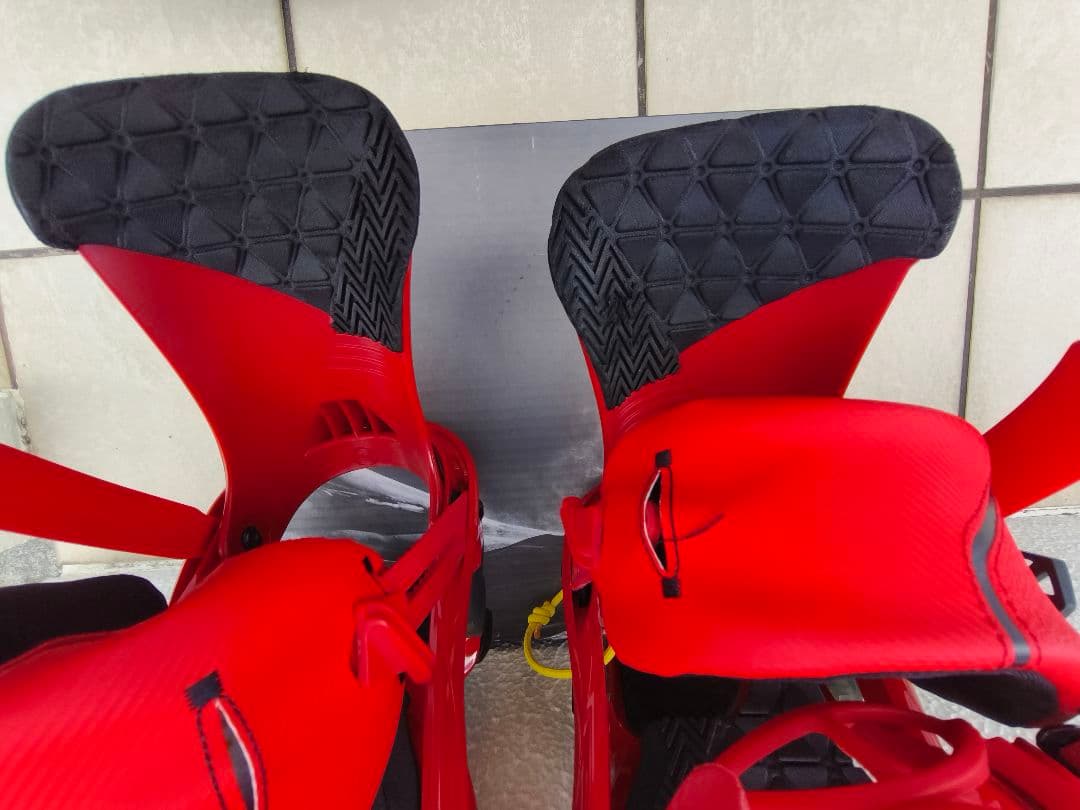 Salomon ALIBI Red ビンディング Mサイズ