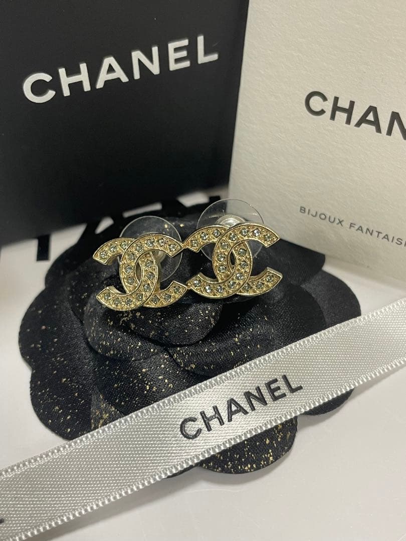 シャネル　ココマーク ラインストーンピアス　ゴールド