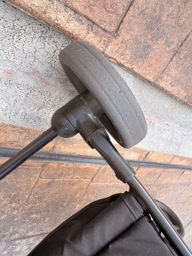 【良品】スイスイ走行性抜群&片手折り畳み◎Apricaヴィット ベージュ