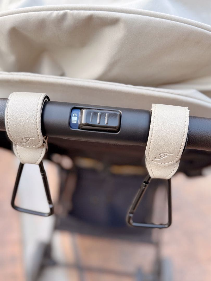 【良品】スイスイ走行性抜群&片手折り畳み◎Apricaヴィット ベージュ