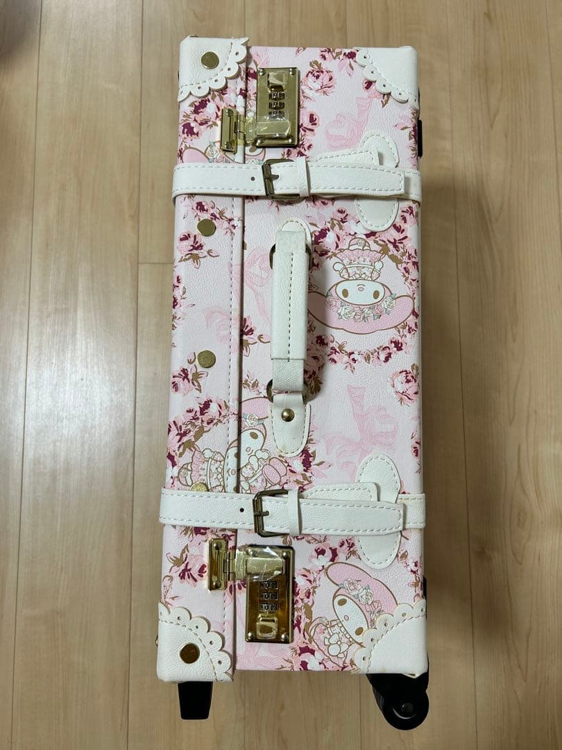 リズリサ限定　マイメロディコラボ　キャリーケース