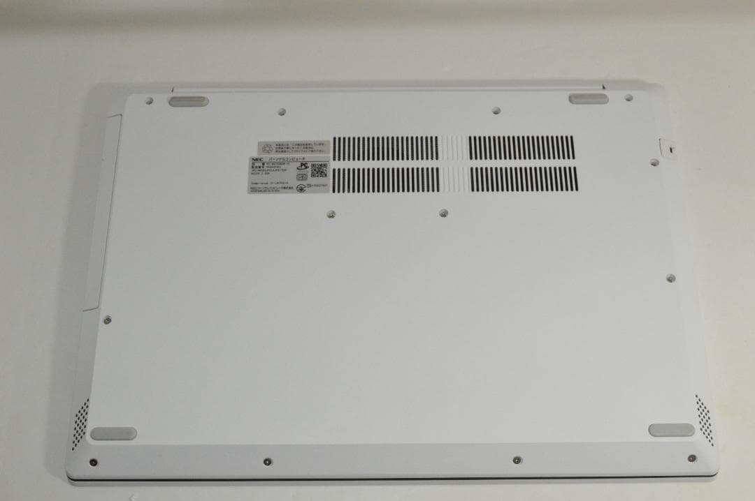 ホワイトLavie第8世代Corei7/20G/新品SSD1TB