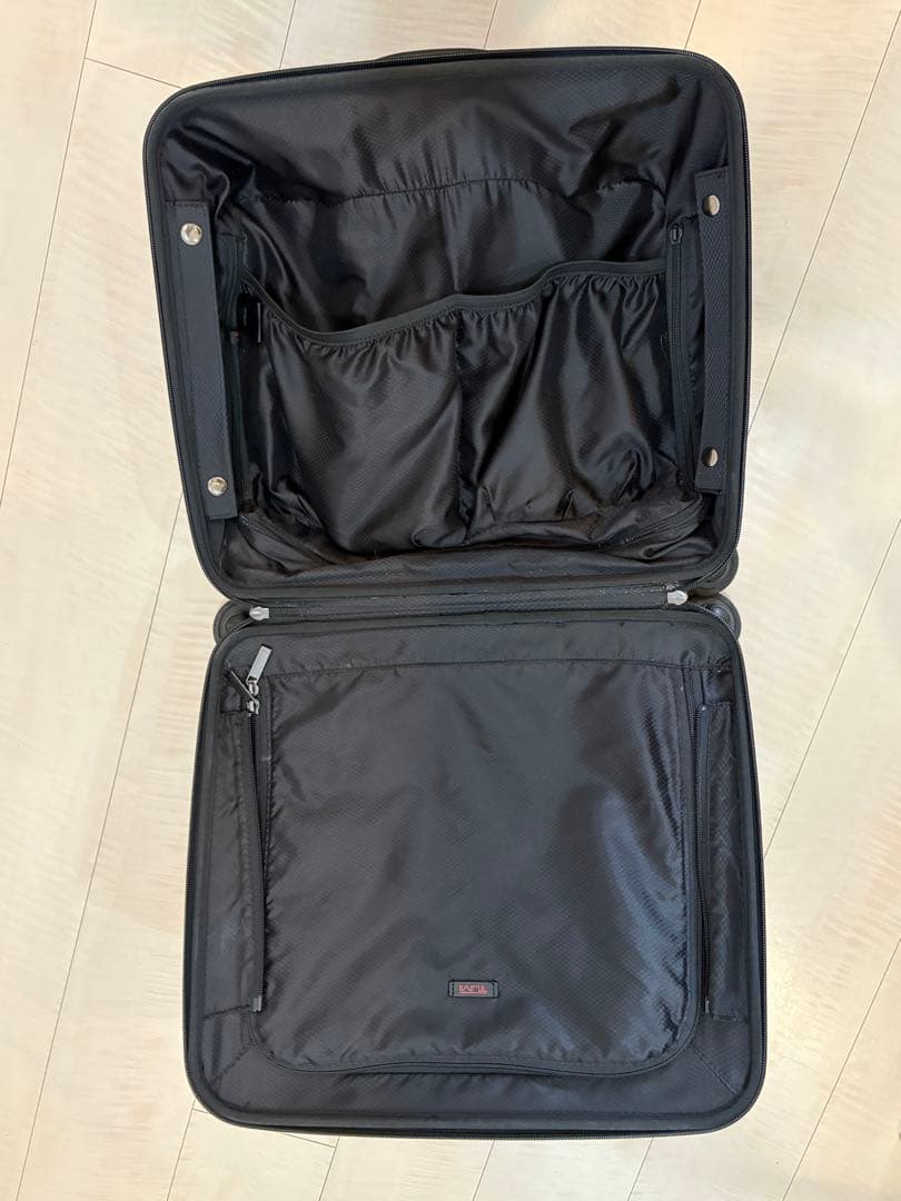 TUMI ブラック キャリーケース 4ホイール　V3