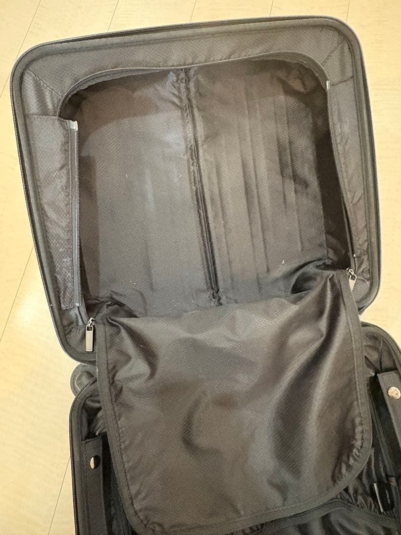 TUMI ブラック キャリーケース 4ホイール　V3