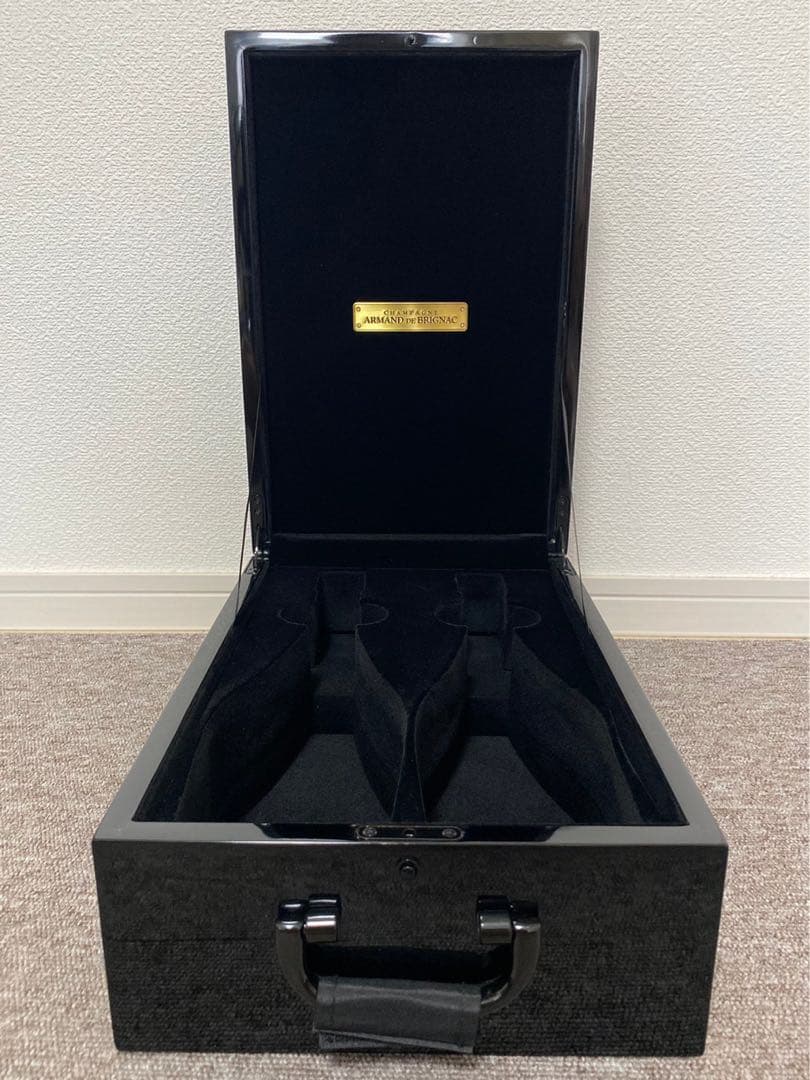 空箱　アルマン ド ブリニャック アタッシュケース アルマンド社ダンボールで発送