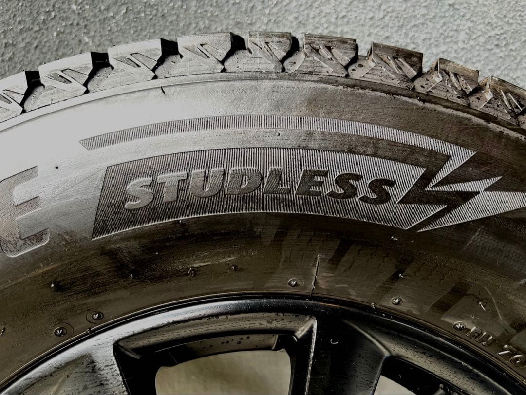 【美品】265/70R17 ブリヂストン スタッドレスタイヤ 17インチ