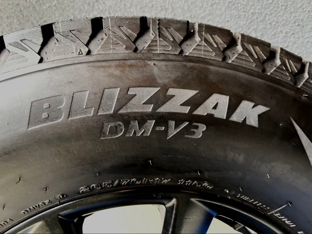 【美品】265/70R17 ブリヂストン スタッドレスタイヤ 17インチ