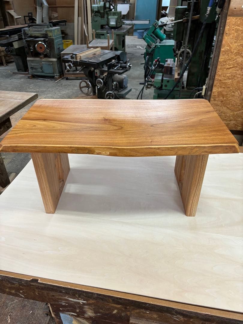 一枚板テーブル　耳付き