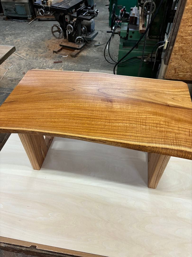 一枚板テーブル　耳付き