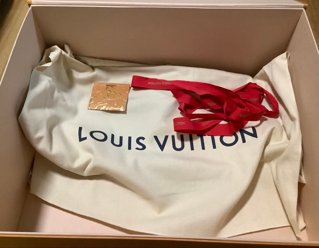 ルイヴィトン　クーサンロゴ　バイカラー　クッション　新品未使用　非売品