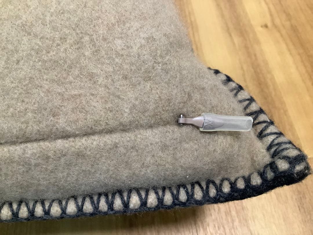 ルイヴィトン　クーサンロゴ　バイカラー　クッション　新品未使用　非売品