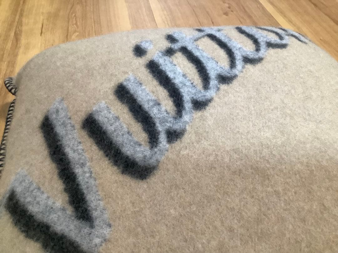 ルイヴィトン　クーサンロゴ　バイカラー　クッション　新品未使用　非売品