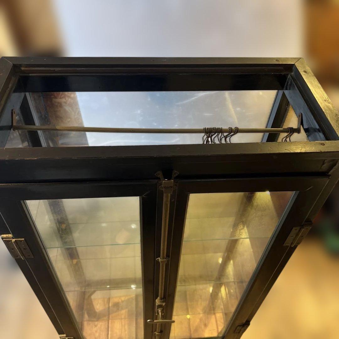 アンティーク　ガラスキャビネット　黒ケビント　医療棚　陳列ケース