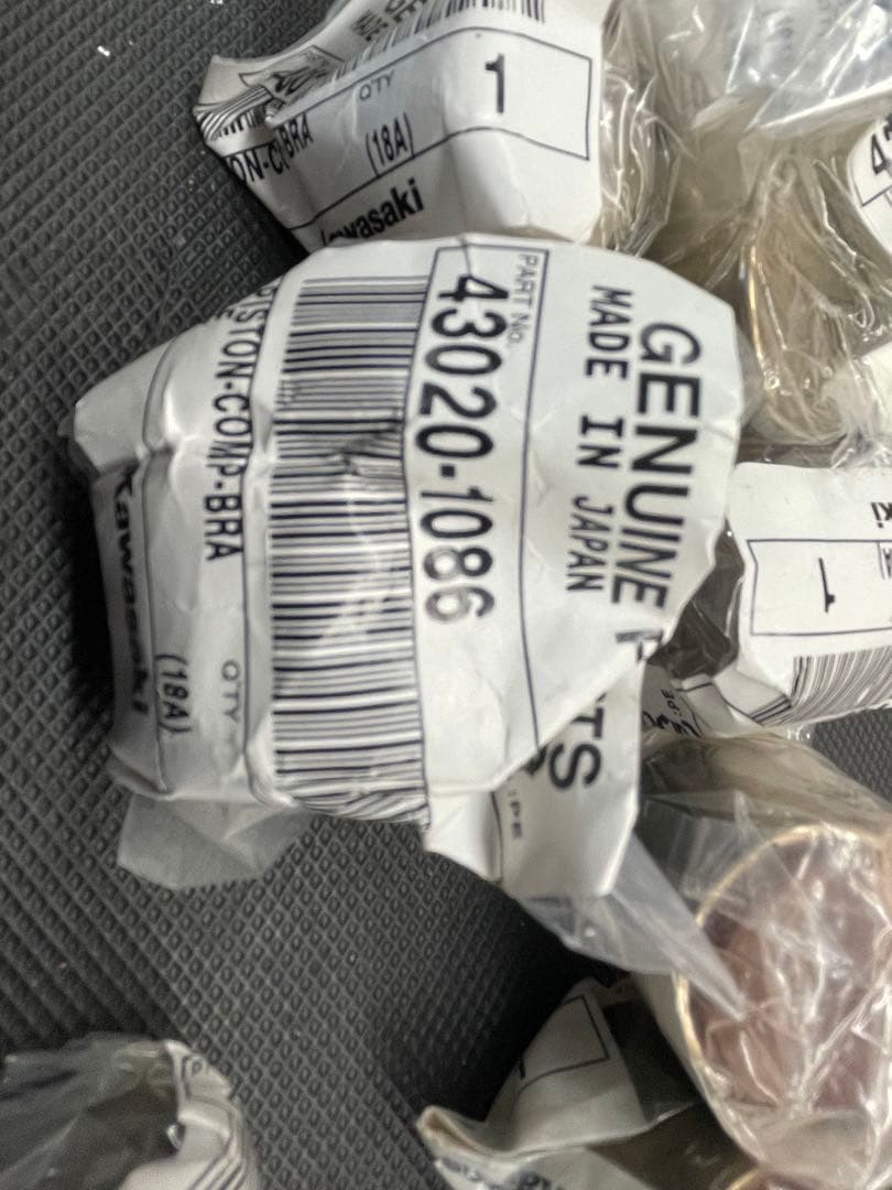 ZXR400 キャリパー ピストン 43020-1086 トキコ TOKIKO