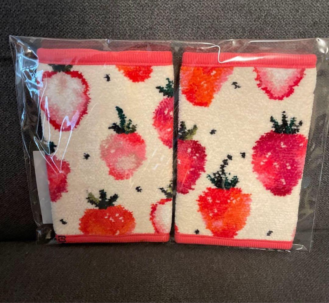 専用フェイラー ハッピーポップニナ スタイ　ストロベリードット　サッキングパット