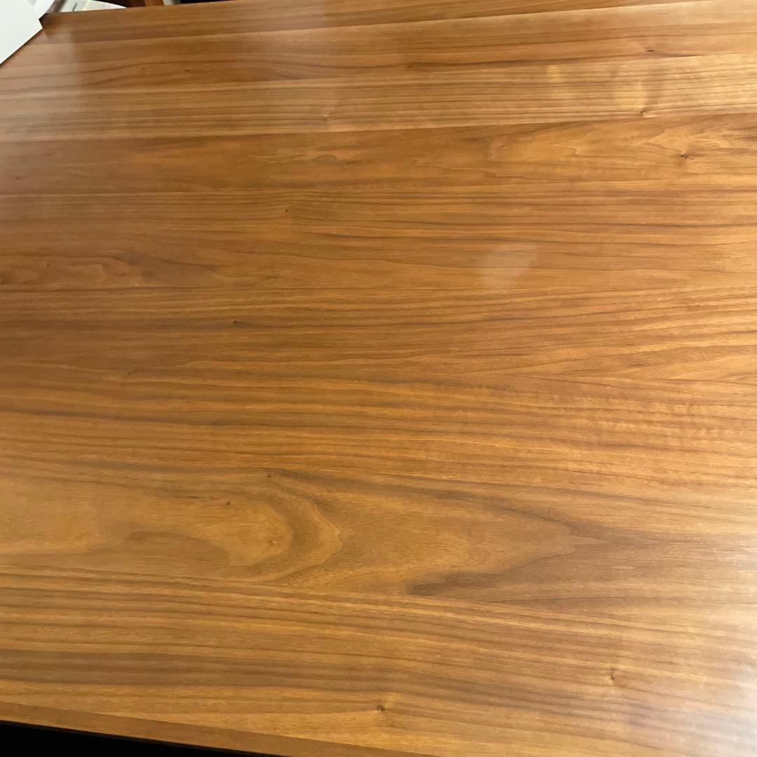 ウォールナット材のダイニングテーブルセット