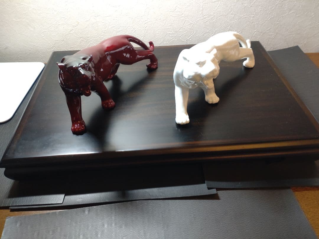 ノリタケスタジオコレクション　紅白トラ置物