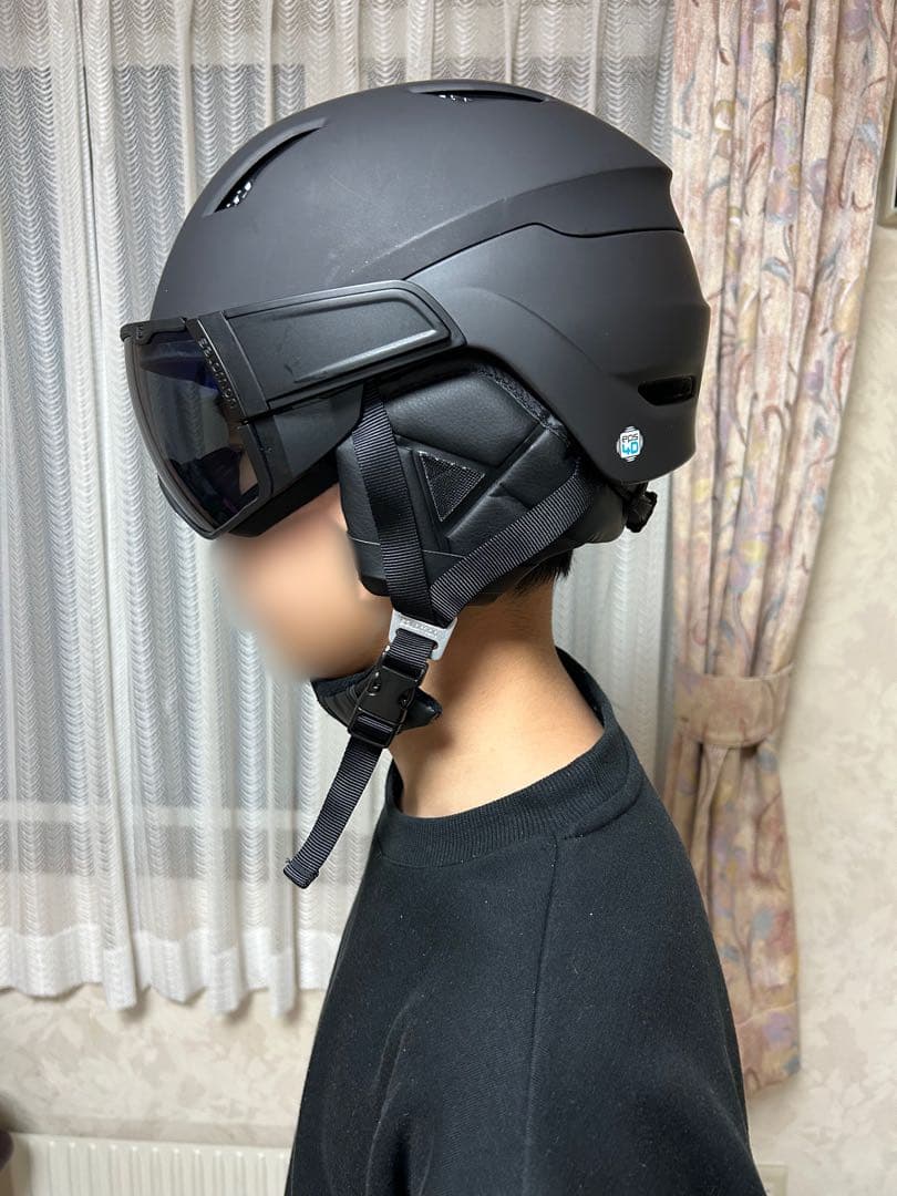 SALOMON スキー・スノーボード　バイザー付ヘルメット　サイズM　箱潰れ有