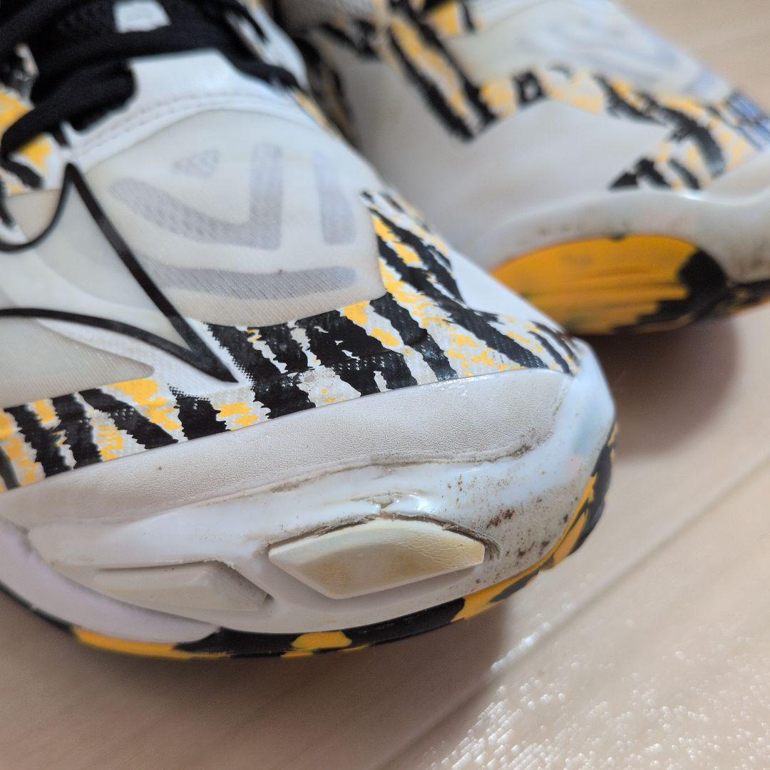 値下げMizuno Wave Lightning Z7 海外限定モデル