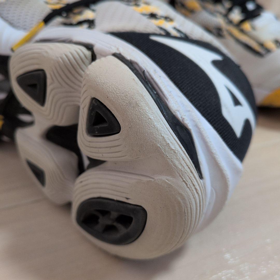 値下げMizuno Wave Lightning Z7 海外限定モデル